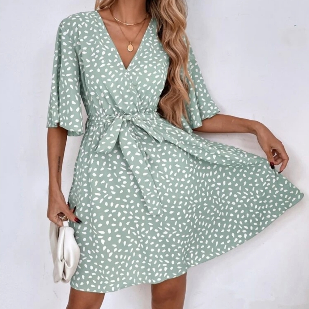 Wdirara Allover Print Flutter Sleeve Belted Dress in Mint Green Size L NWOT